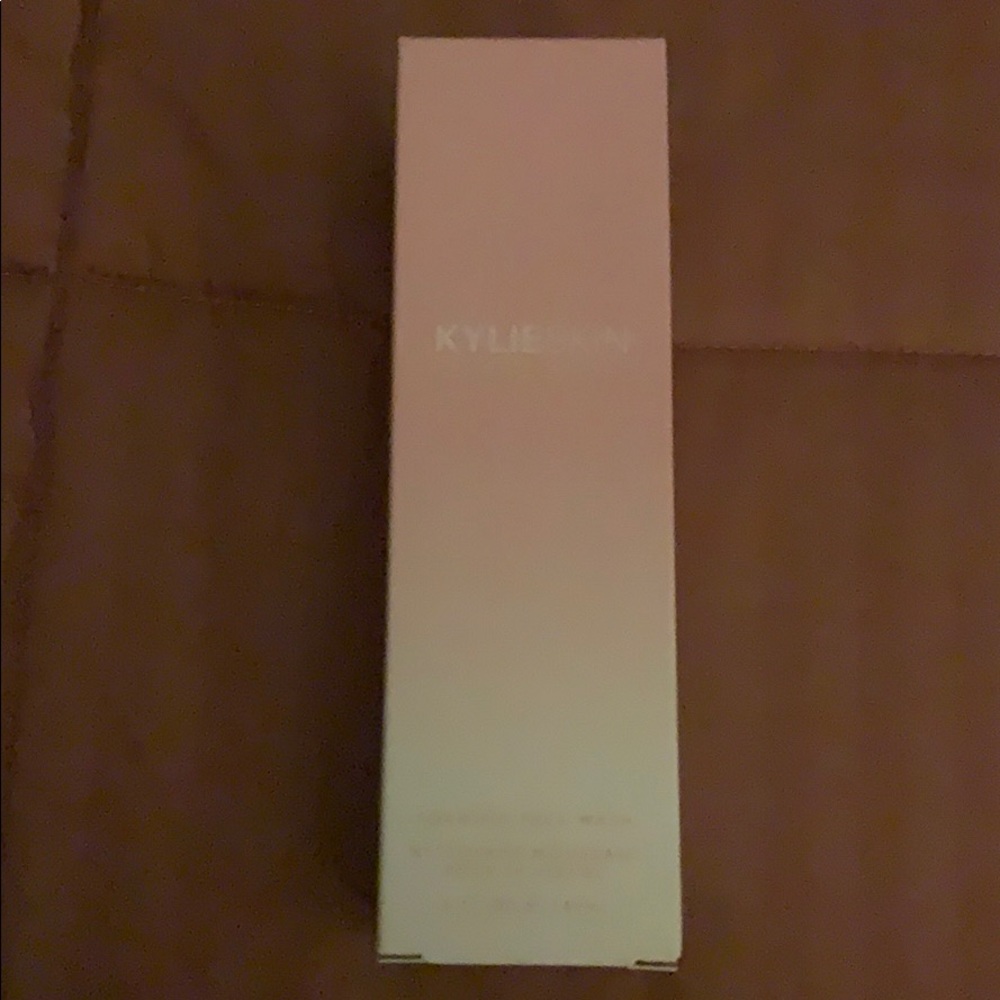 Kylie foaming face wash